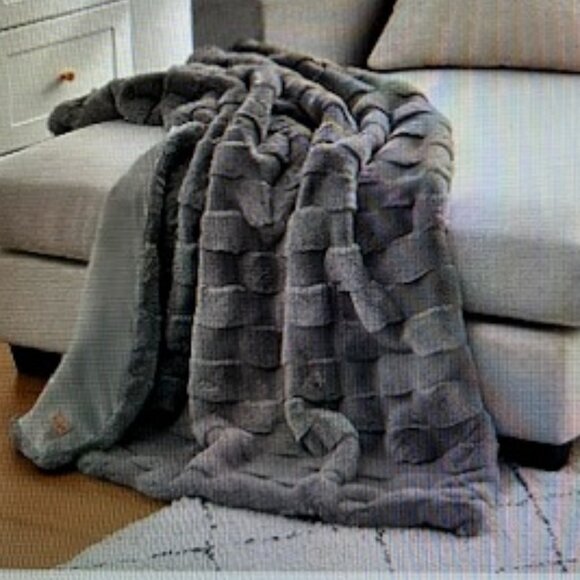 Koolaburra by UGG Ellowyn Faux Fur Reversible Design Wild Dove Throw - Picture 1 of 9